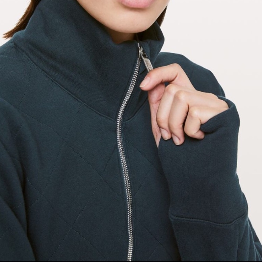Like new lululemon pullover -6